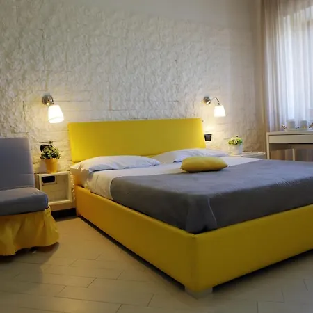 לינה וארוחת בוקר Le Tre Isole 4*